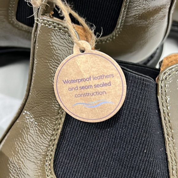 NWT $170 Sofft AQUA Collection Samira Leather Chelsea Boot - Waterproof! - Picture 8 of 9